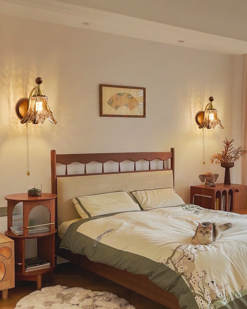 Vintage Wandlamp Met Amber Glazen Kap En Houten Wandplaat In Walnootkleur | Restfield