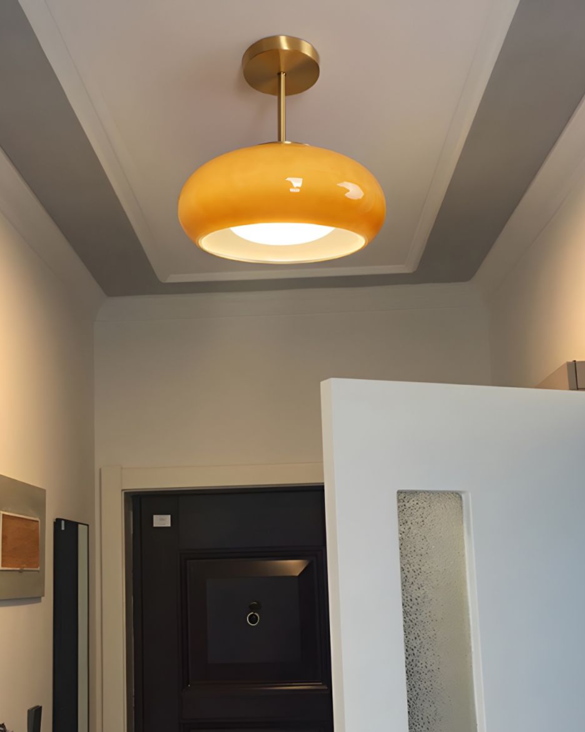 Moderne Plafondlamp Met Gouden Frame En Glazen Kap In Amber Of Wit 3000K Warm Licht | Restfield